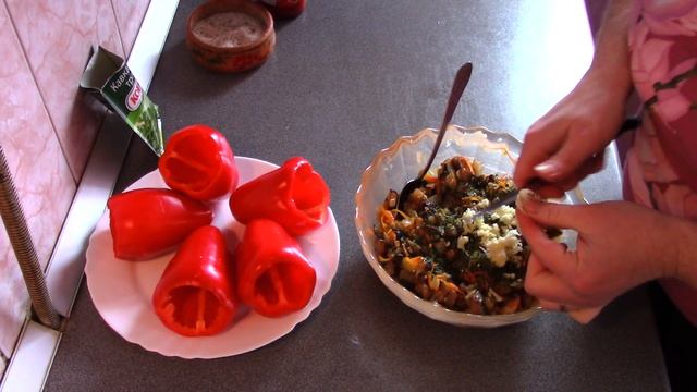 Болгарский перец фаршированный баклажанами, очень вкусное овощное блюдо смотреть онлайн