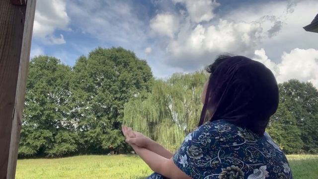 ЗАДУМАЮСЬ… христианский стих (читает автор Анна Юркин) смотреть онлайн