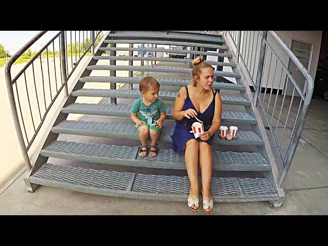 Фастфуд на лестнице ТЦ. Таня про масочный режим. Скидки в ikea смотреть онлайн