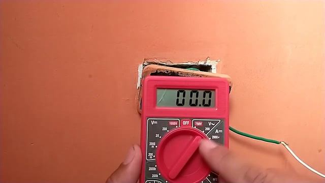 como medir voltajes con un multímetro смотреть онлайн