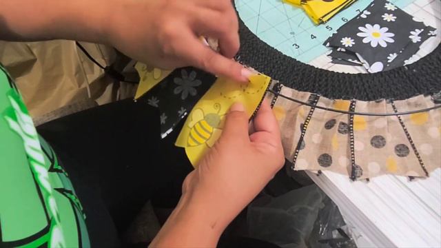 Farmhouse Honey Bee Gnome Wreath Ribbon Tutorial DIY Crafts Spring Decor Crafting With Ollie смотреть онлайн