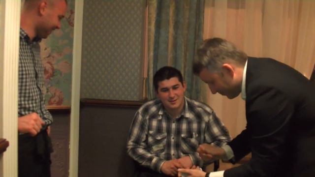 Ролик. Фокусник Алексей Коротовских в кафе "Пивная Библиотека" смотреть онлайн