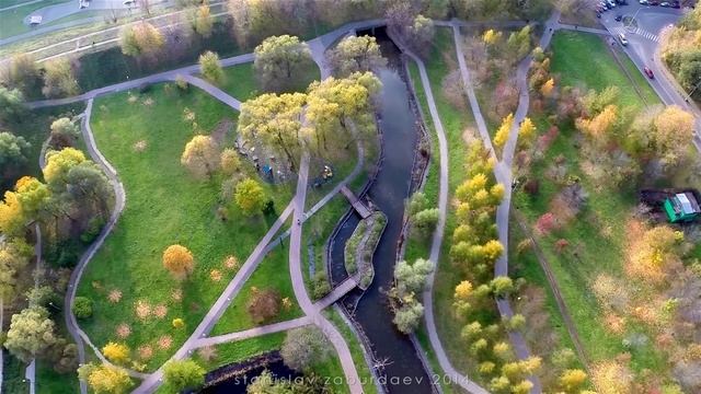 Полет на квадрокоптере в парке Медведково (Москва) смотреть онлайн