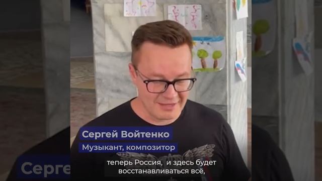 Сотни жителей Херсона приняли участие в праздновании Дня государственного флага России смотреть онлайн