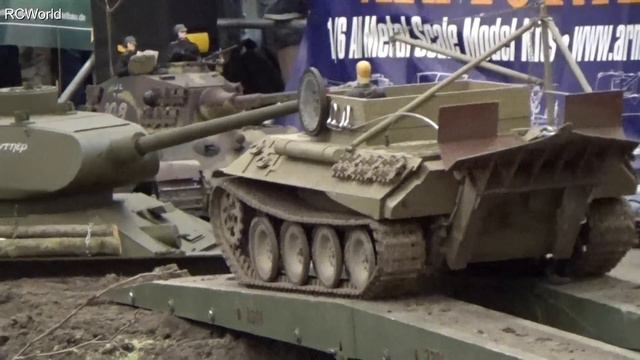 RC Tanks Panzer 1/16 to 1/4 WW2 ♦ Tiger Panther ♦ Intermodellbau Dortmund 2015 Modellbaumesse смотреть онлайн