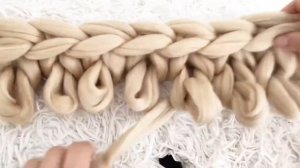Как связать плед без спиц и крючка своими руками