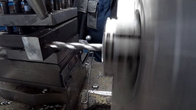 Изготовление державки ролика для ротационного вытягивания. смотреть онлайн