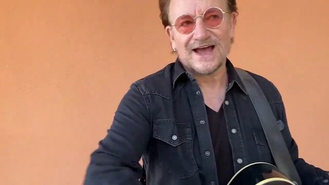 Bono's U2 Tour Played Custom Gibson ES 175 смотреть онлайн