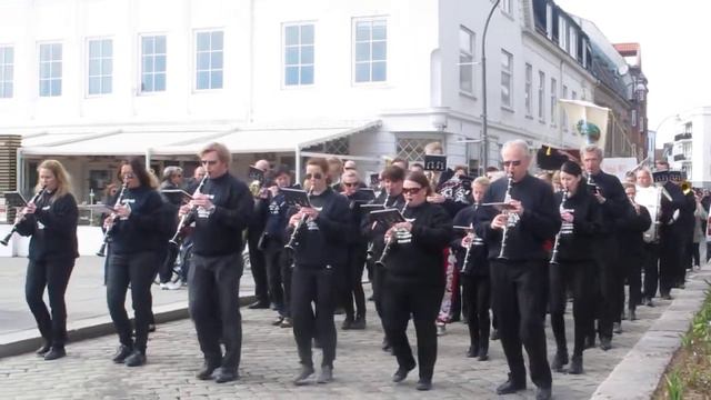 Fredrikstad musique in the street for 1st of May смотреть онлайн