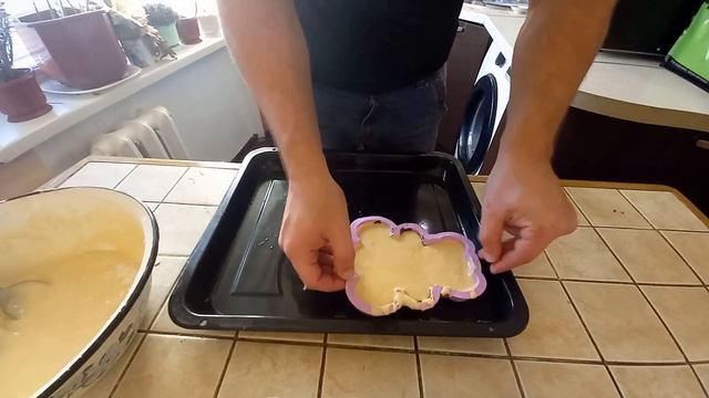 Готовим мишку Барни дома / Barney bear cake смотреть онлайн