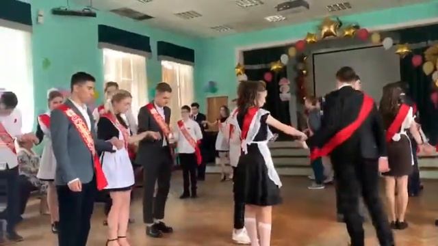 Вальс "Последний звонок" 2019 (Школа №626 им.Н.Сац, 4 корпус) смотреть онлайн