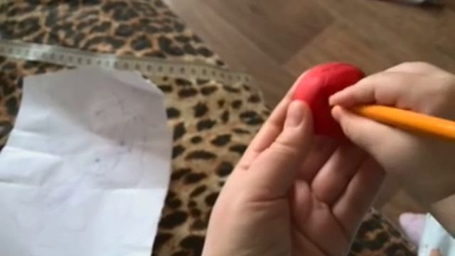 ВИДЕО ДЛЯ ДЕТЕЙ ЛЕПИМ ИЗ ПЛАСТИЛИНА КОЛОБКА МАССА ДЛЯ ЛЕПКИ ОЧЕНЬ СМЕШНО смотреть онлайн