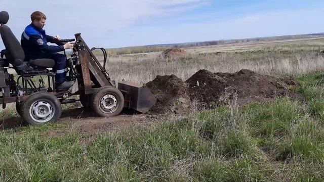 возим землю самодельным мини погрузчиком смотреть онлайн