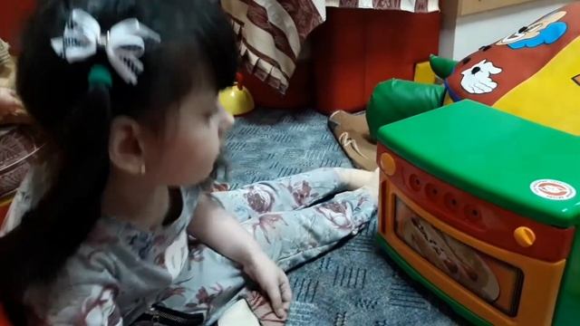 Влог Ируська играет в сенсорной комнате. смотреть онлайн