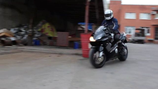МОТОБАЗА. Клиент из Ростова-на-Дону забирает HONDA CBR 600 F4i. WWW.MOTOBAZA.BIZ смотреть онлайн