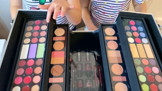 Распаковка супер чемодана с декоративной косметикой для девочек от 2k beauty ? смотреть онлайн