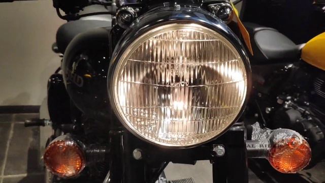 Royal Enfield Classic 350 Pure Black!! Walkaround | Detailed Hindi Review смотреть онлайн