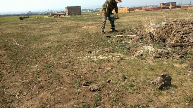 Обзорчик наМотобур champion в действии, бурим тяжёлый грунт, глина и камень, руки крюки смотреть онлайн