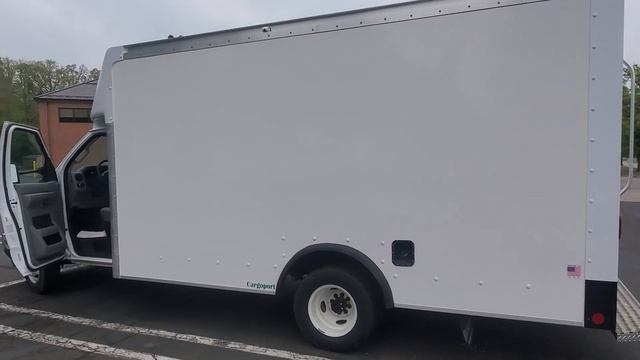 2024 Ford E450 with 14ft Rockport Cargoport смотреть онлайн