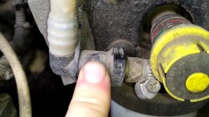 Как снять быстросъемный штуцер топливной трубки на Форд Транзит 2006+
