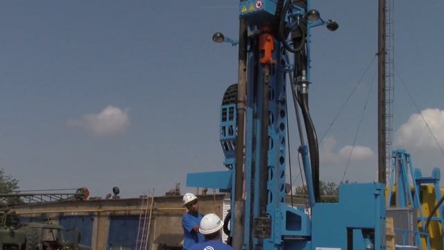 Геомаш: Ударно-канатное бурение в шнеках равнопроходных диаметром 250 мм смотреть онлайн