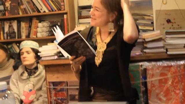 Презентация книги Беллы Гусаровой "Каменный мох" в Фаренгейте.Стихи в исполнении Автора. смотреть онлайн