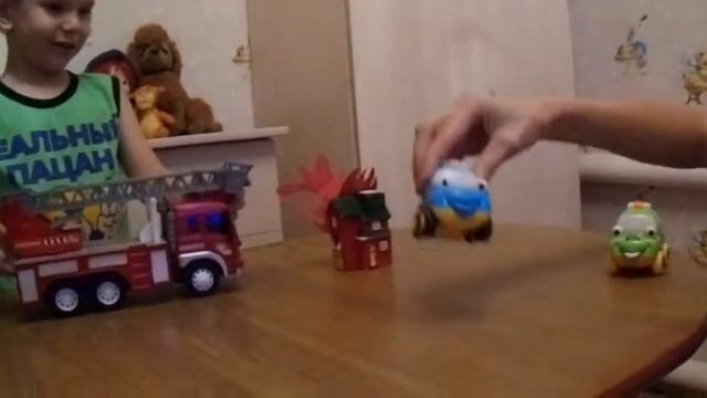 Распаковка Новая игрушка Пожарная машина смотреть онлайн