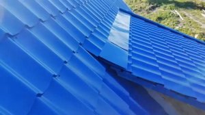 Как монтировать металлочерепицу? Окно в крыше — стыковка листов кровли.