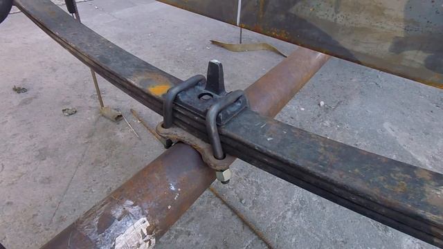 Прицеп для перевозки вездехода. Ось и рессоры. Сборка прицепа. Ч2. смотреть онлайн