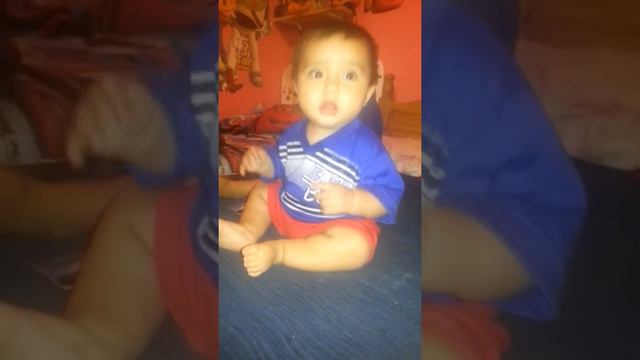 Mi bebe tiziano bailando :) смотреть онлайн