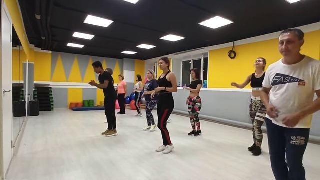 CLASE DE KIZOMBA CON CHICAS RUSAS | Кизомба с нуля в уфе смотреть онлайн