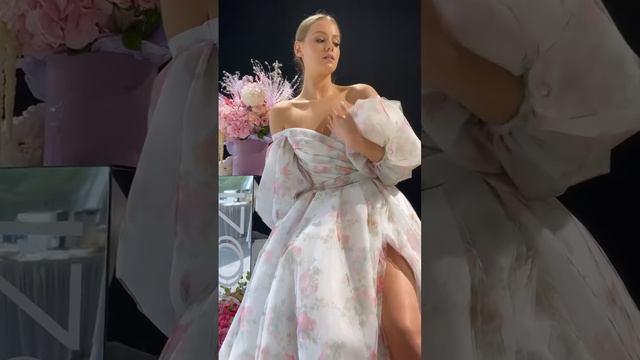 Шикарное свадебное платье из органзы с цветочным принтом! смотреть онлайн