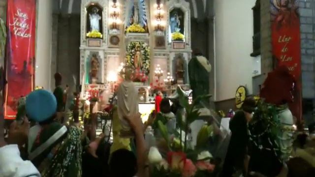 Bendición con Reliquias de San Judas Tadeo en Iglesia San Hipolito смотреть онлайн
