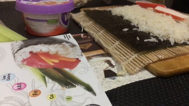 РЕЦЕПТ РОЛЛОВ С КРЕВЕТКАМИ В ДОМАШНИХ УСЛОВИЯХ смотреть онлайн