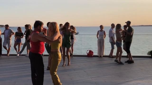 Танцы в Геленджике смотреть онлайн
