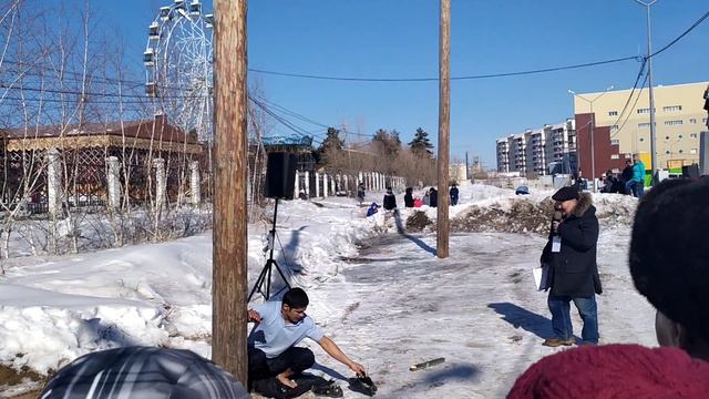 Таджик-Орел на проводах зимы в Якутске 2019, потешный столб смотреть онлайн
