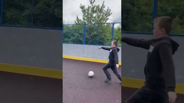 КАКОГО СПОРТА БОЛЬШЕ? ?⚽ #футбол #футболист #гол смотреть онлайн