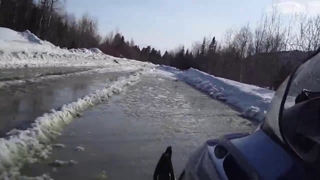 На снегоходе по весенним лужам 1 мая 2012 года! смотреть онлайн