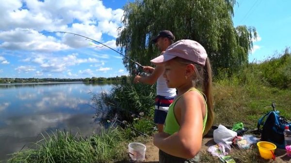Рыбалка на озере | Купание и игры от Ярославы | Tiki Taki Cook
