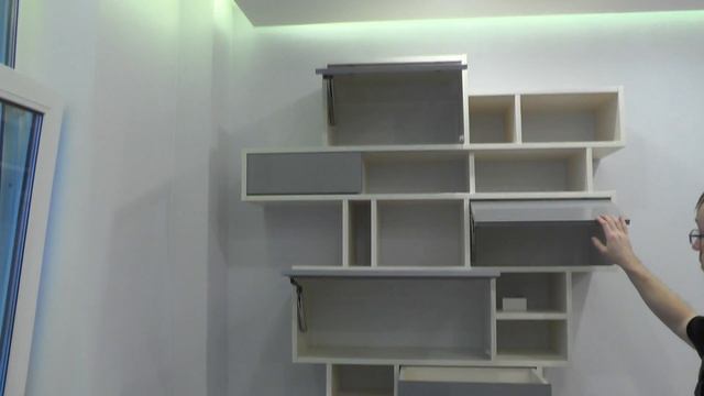 Подвесные полки в детскую комнату. Фасады без ручек из акрила. Фурнитура Blum. Тумбы Киев. смотреть онлайн
