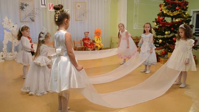 "Танец с полотнами", детский сад № 295 смотреть онлайн