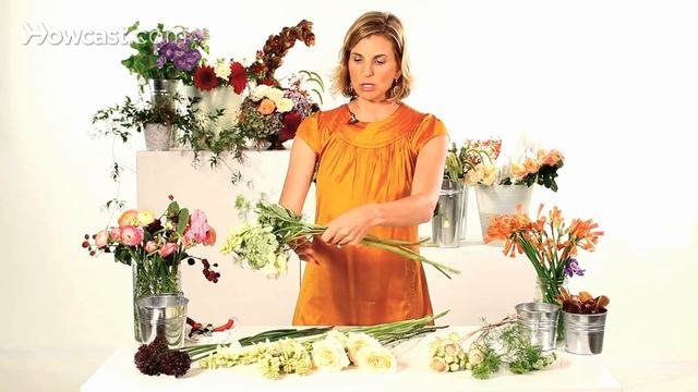 How to Structure a Bridal Bouquet | Wedding Flowers смотреть онлайн