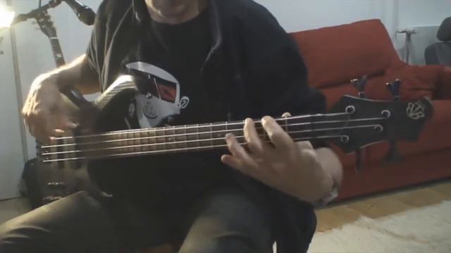 The Police Can't stand losing you Bass Cover смотреть онлайн
