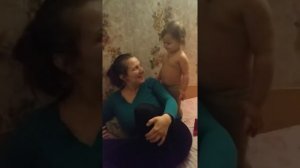 Ребенок ругает маму