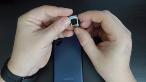How To Insert or Swap SIM Card and Memory Card on Samsung Galaxy S20 FE 5G