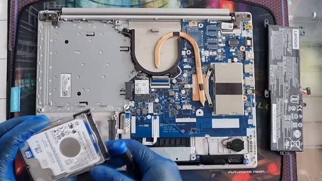 Lenovo IdeaPad 320 14IAP, SSD Upgrade смотреть онлайн