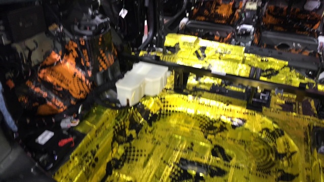 Вибро-шумоизоляция Land Rover Freelander 2, спрятали все неприятные звуки, доносящиеся снаружи смотреть онлайн