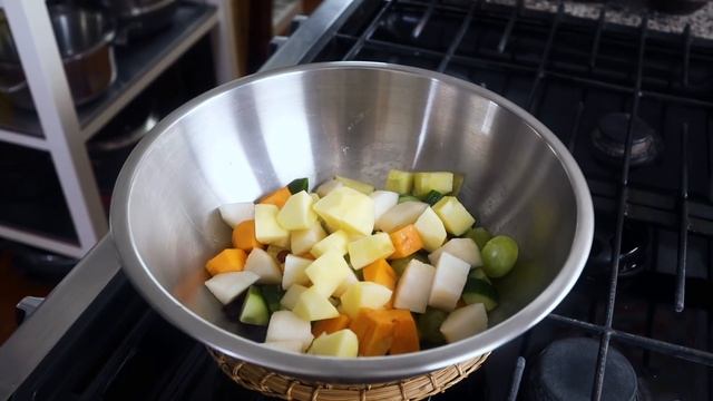 Korean fruit salad (Gwa-il-saelleodeu: 과일샐러드) смотреть онлайн