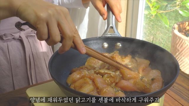 간편하고 맛있는 도시락으로 시작하는 하루 ?연근샐러드, 닭가슴살샐러드쌈, 파프리카계란찜, 쌀강정, 김치볶음삼각김밥, 대파불고기,어묵탕, 미역줄기볶음, 통큰소시지계란말이 смотреть онлайн