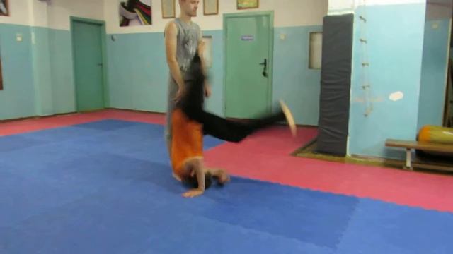 Удар ногами в кувырке-2 смотреть онлайн